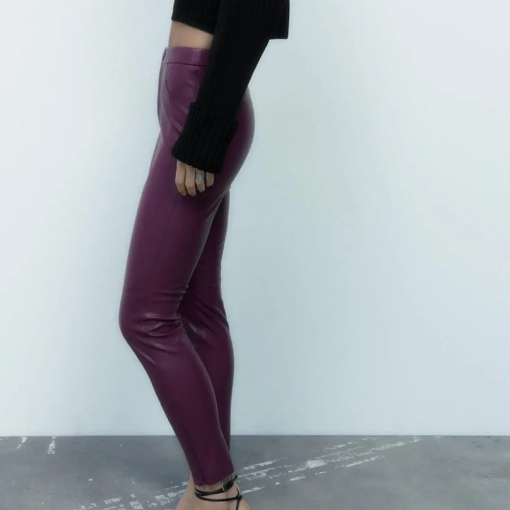 SOLD NWT ZARA Purple faux leather leggings. Size:M - Picture 7 of 8